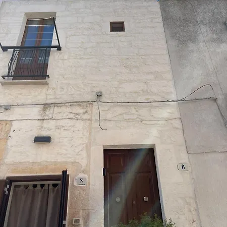The White Rose Apartment *